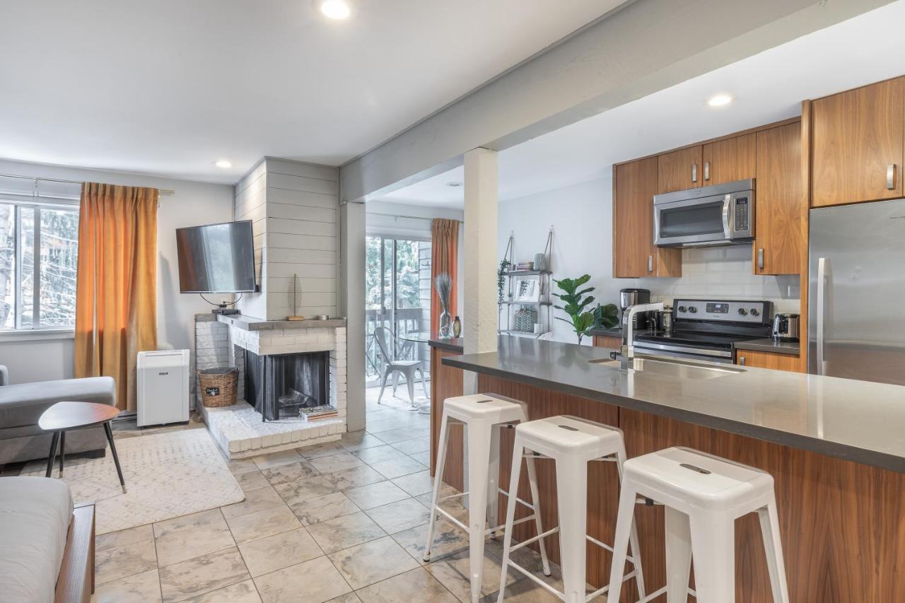 Updated Whistler Creek Studio With Parking Exteriör bild