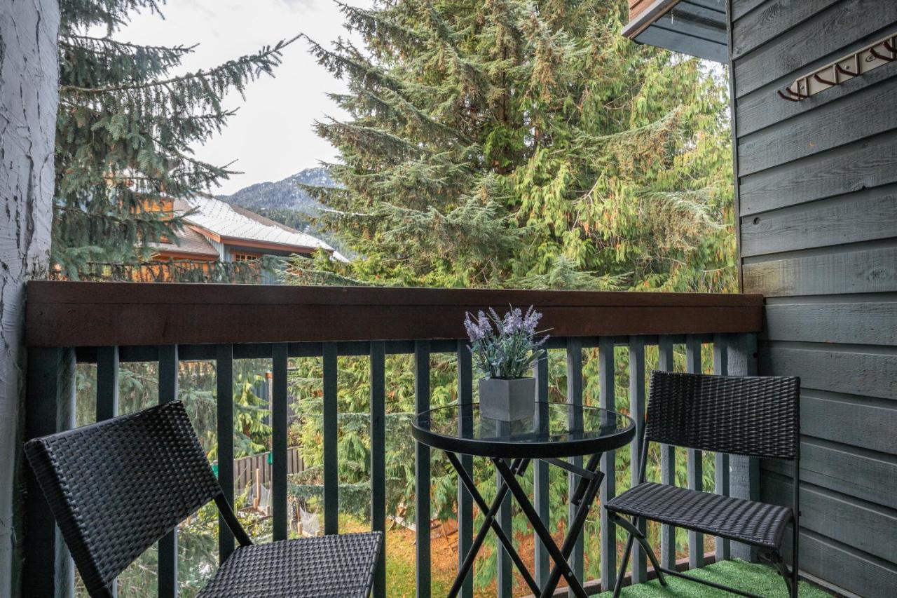 Updated Whistler Creek Studio With Parking Exteriör bild